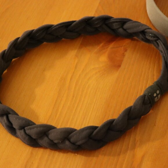 4 pack of headbands, lightly used, great condition. Navy and grey - Picture 2 of 8